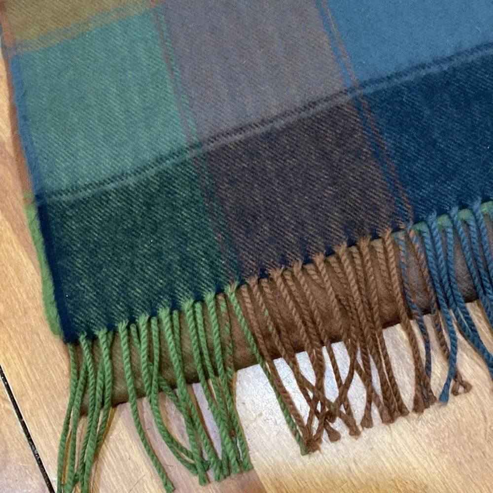 NWOT.  Set of 3, plaid scarves. - Picture 4 of 12